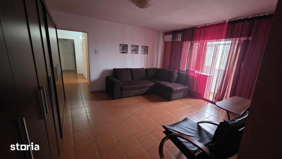 Apartament cu 3 camere semidecomandat în Central