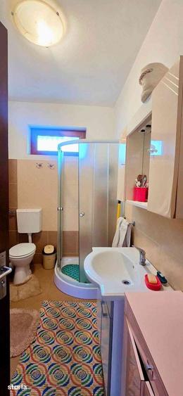 Casă cu 4 camere cu Teren 1701 Mp în Racovița