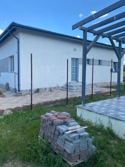 Casă individuală cu 4 camere cu Teren 433 Mp în Dragomirești-Deal