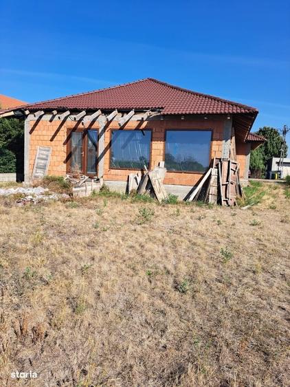 Casă cu 2 camere cu Teren 415 Mp în Oncea