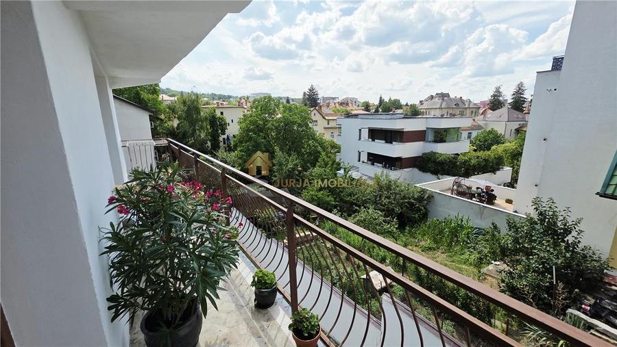 Apartament cu 3 camere semidecomandat, mobilat în Andrei Mureșanu