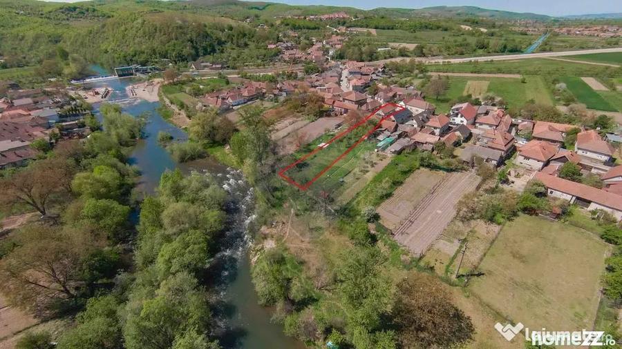 Casă cu 4 camere cu Teren 901 Mp în Vadu Crișului