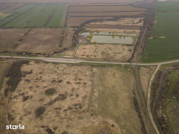Teren de 8600 mp, în Ineu
