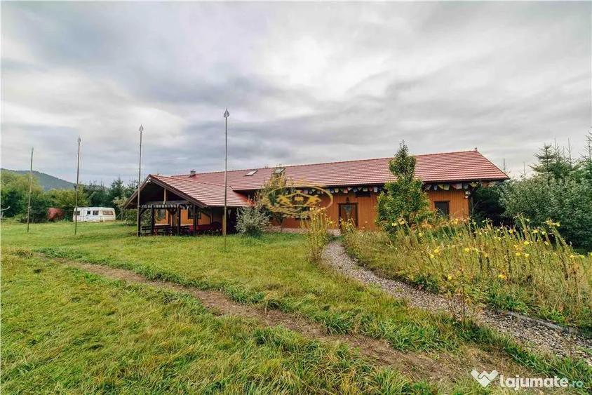 Casă cu 12 camere cu Teren 19841 Mp în Vale