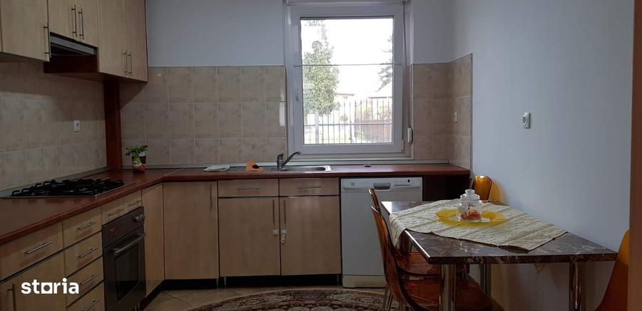 Casă cu 4 camere în Trei Stejari