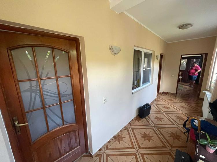 Casă cu 4 camere în Central