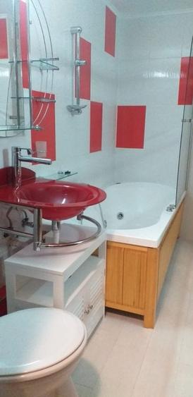 Apartament cu 3 camere decomandat în Panduri