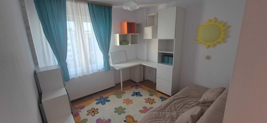 Apartament cu 4 camere decomandat în Pandurilor
