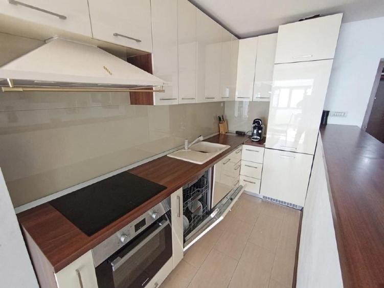 Apartament cu 3 camere decomandat, mobilat în Faleza Nord