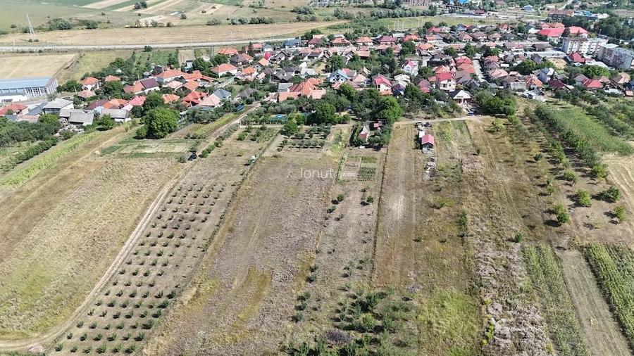 Vand teren extravilan de 5.800 mp in Aghire?u Fabrici, foarte aproape de intravilanul comunei.