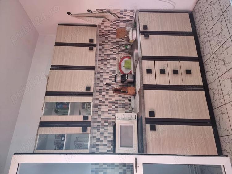 Apartament cu 3 camere decomandat în Poarta 6