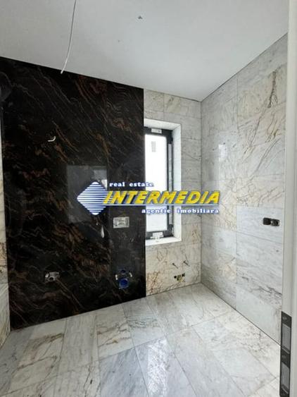 Casă individuală cu 4 camere cu Canalizare în Est