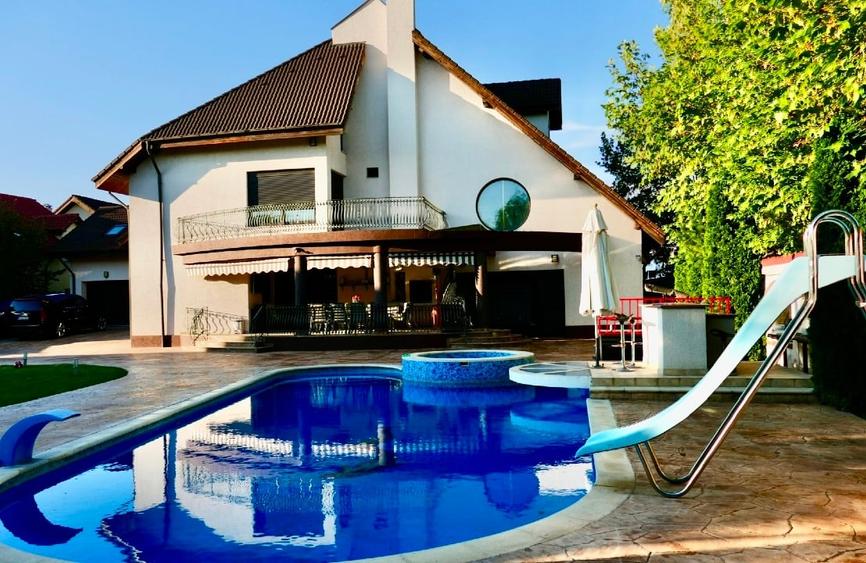 Casă individuală cu 15 camere cu Teren 1900 Mp în Central