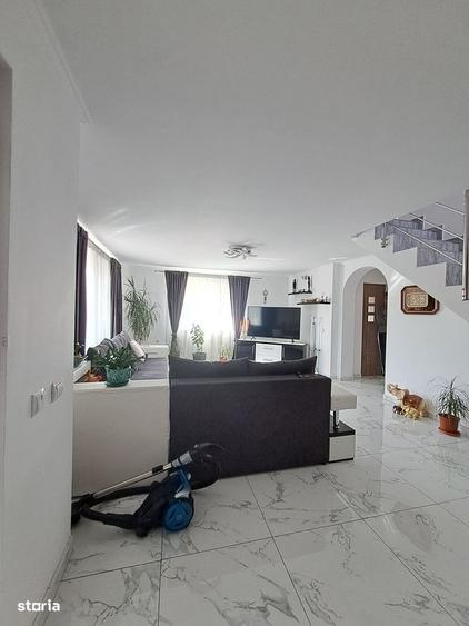 Casă cu 4 camere în Schitu Golești