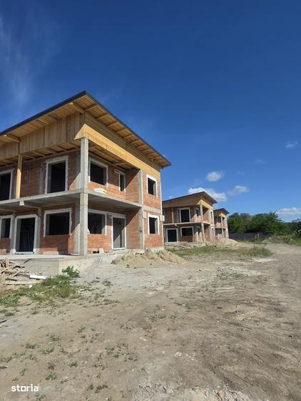 Casă cu 4 camere cu Teren 600 Mp în Central