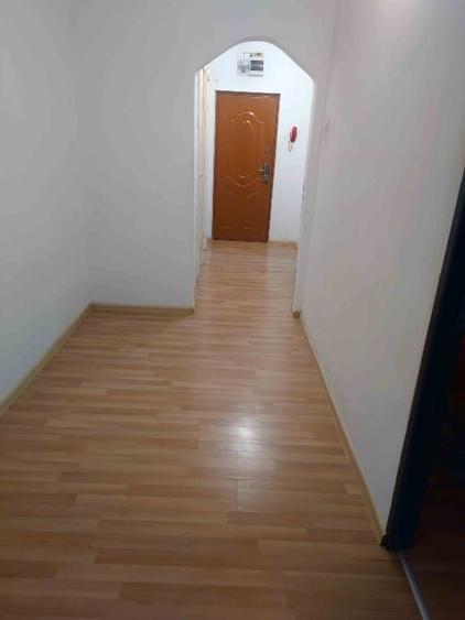 Apartament cu 3 camere decomandat, mobilat în Mircea cel Bătrân
