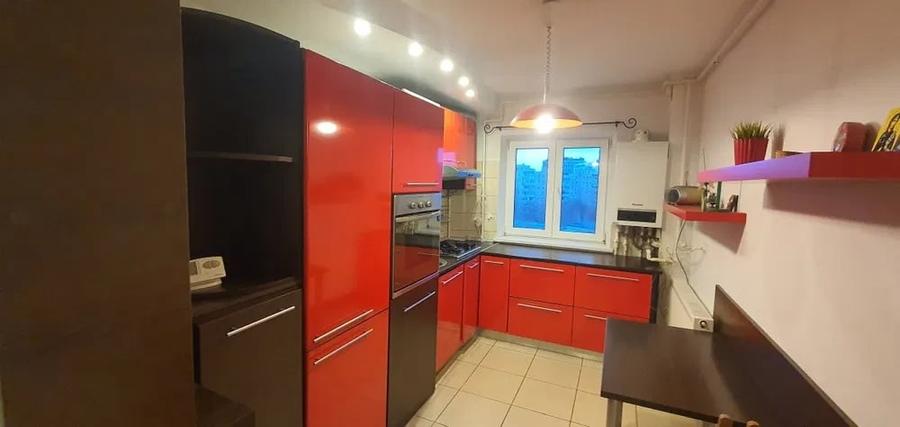 Apartament cu 3 camere decomandat, mobilat în Tineretului