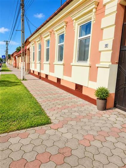 Casă cu 7 camere cu Canalizare în Exterior Est