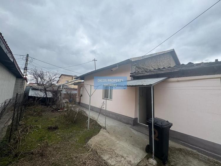 Casă individuală cu 3 camere cu Canalizare în Casa Cărții