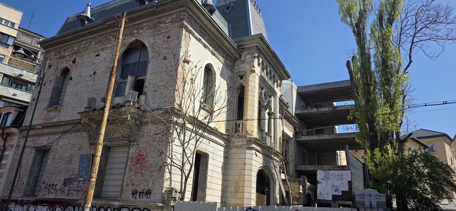 Casă individuală cu 10 camere cu Canalizare în Grădina Icoanei