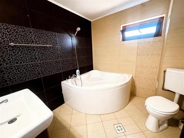 Casă individuală cu 3 camere cu Teren 150 Mp în Central