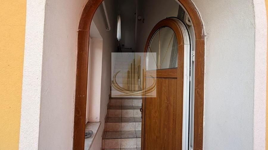 Apartament cu 3 camere decomandat, mobilat în Dumbrăvița