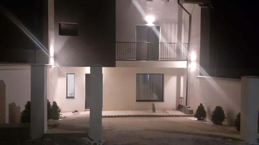 Casă cu 3 camere cu Canalizare în Central