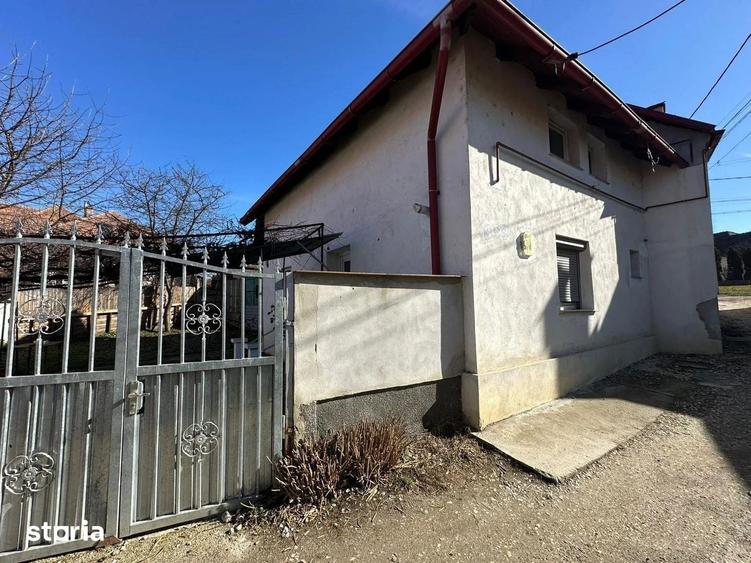 Casă cu 2 camere cu Teren 376 Mp în Central