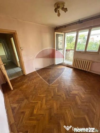 Apartament cu 3 camere decomandat în Rogerius