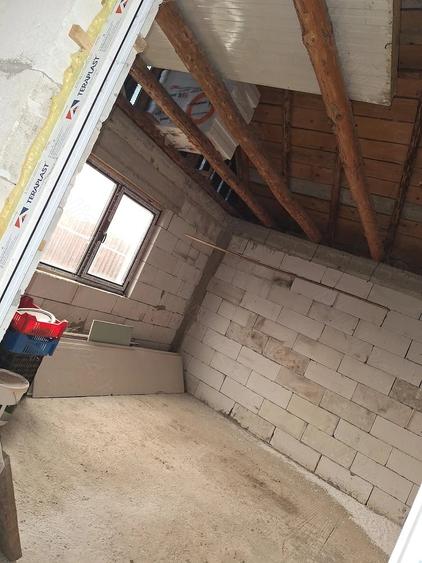Casă cu Teren 1630 Mp în Străoane