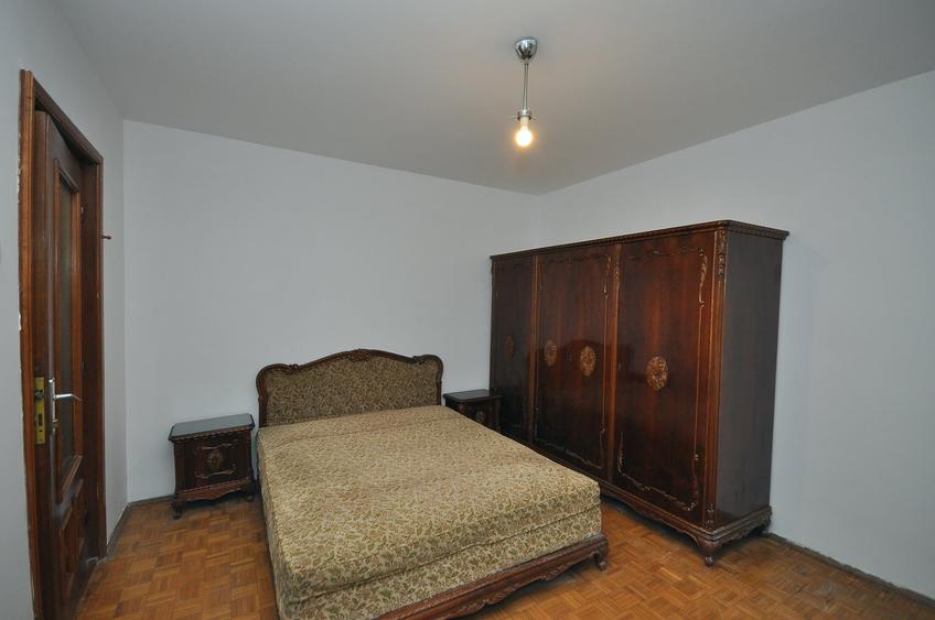 Apartament cu 3 camere decomandat în Drumul Taberei