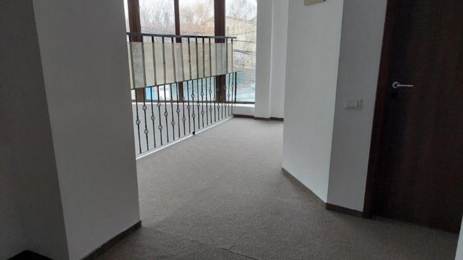 Casă cu 6 camere cu Teren 692 Mp în Drumul Taberei