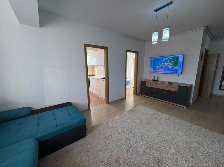 Apartament cu 2 camere semidecomandat, mobilat în Apărătorii Patriei