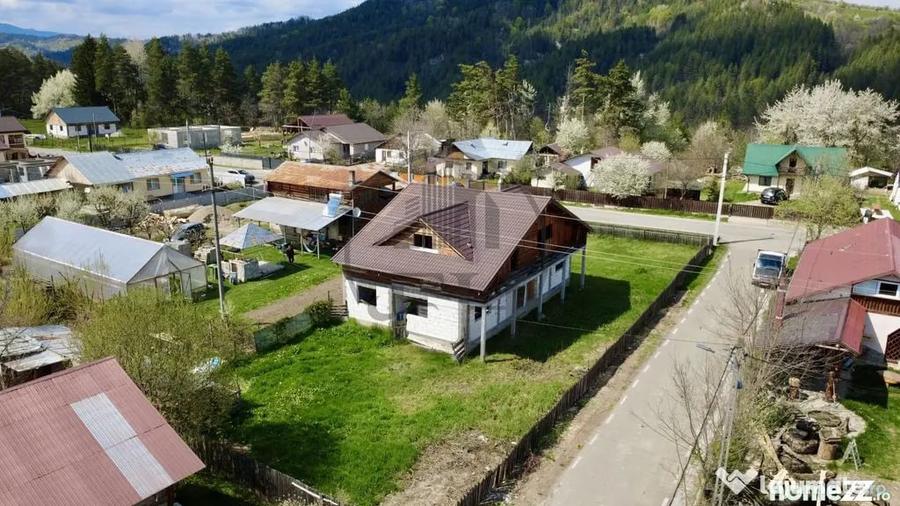 Casă cu 7 camere cu Teren 795 Mp în Năruja