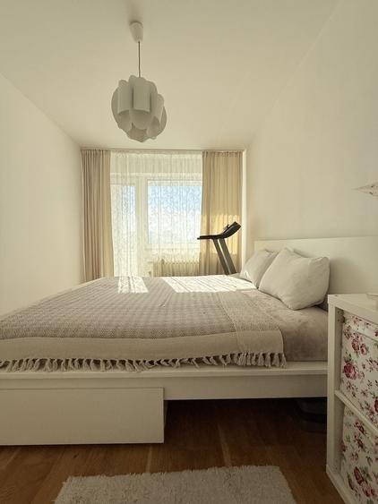 Apartament cu 3 camere semidecomandat, mobilat în Drumul Taberei