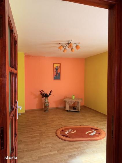 Casă cu 7 camere cu Teren 830 Mp în