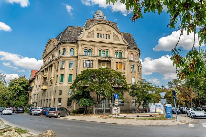 Apartament cu 4 camere semidecomandat în Fabric