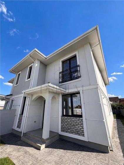 Duplex cu 5 camere cu Canalizare în Moșnița Nouă