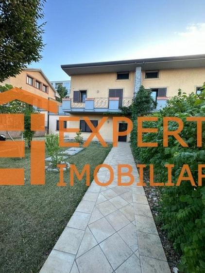 Casă individuală cu 7 camere cu Teren 400 Mp în Faleza Nord