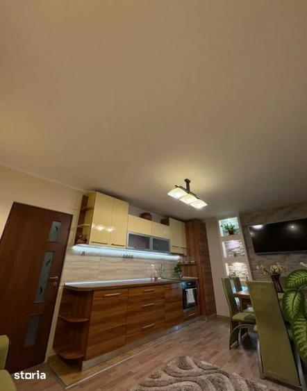 Apartament cu 3 camere, mobilat în Între Lacuri