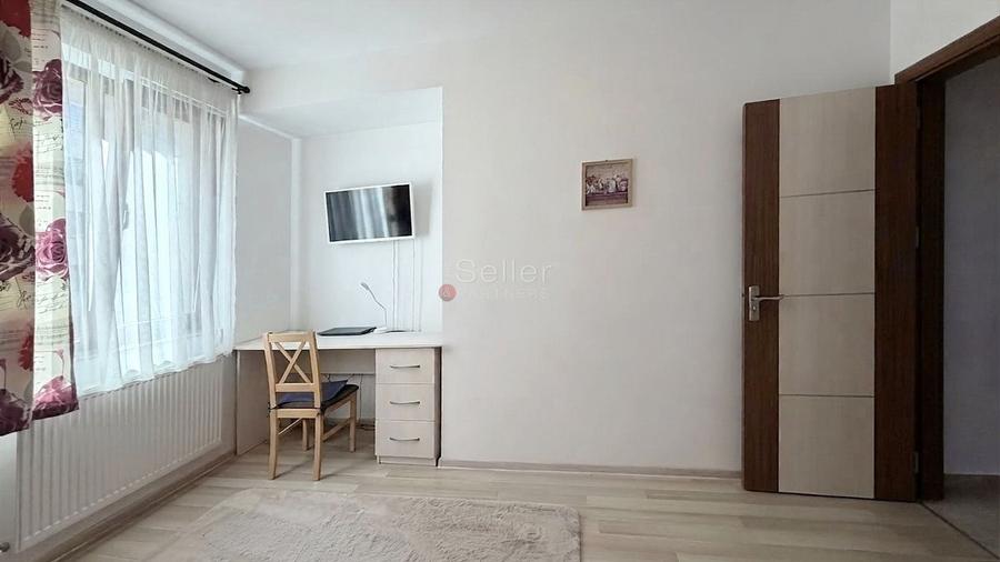 Apartament cu 3 camere decomandat, mobilat în Tractorul
