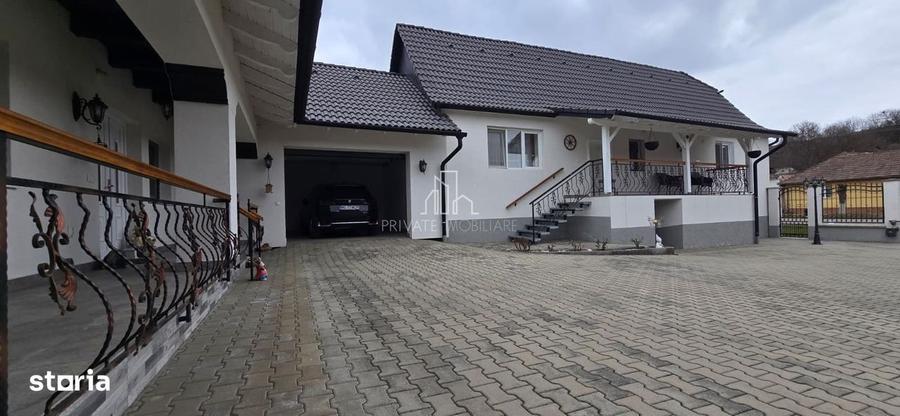 Casă cu 4 camere cu Teren 1734 Mp în Vânători