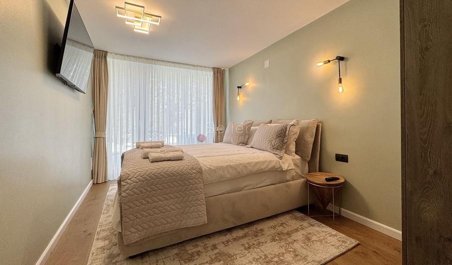 Apartament cu 3 camere decomandat, mobilat în Poiana Brașov