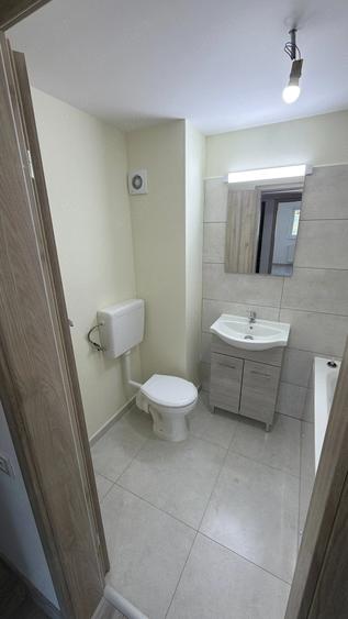 Apartament cu 2 camere decomandat în 1 Decembrie