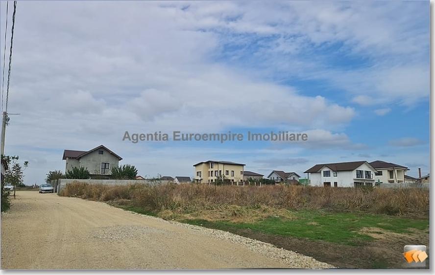 Teren Construcții intravilan de 900 mp, în Lazu