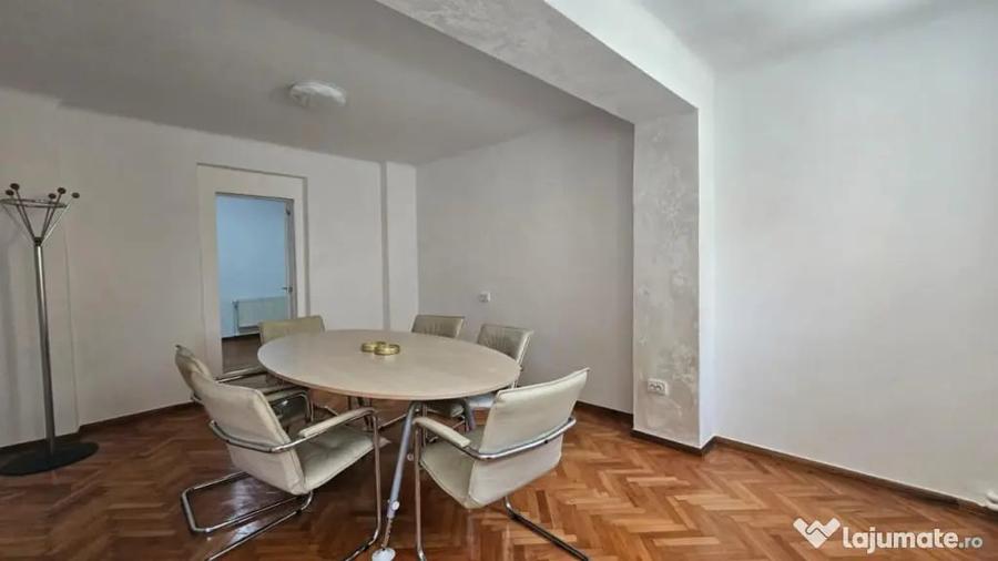 Apartament cu 4 camere decomandat în Aviatorilor