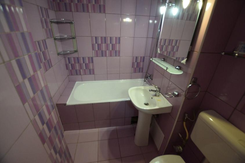 Apartament cu 3 camere semidecomandat în Grigorescu