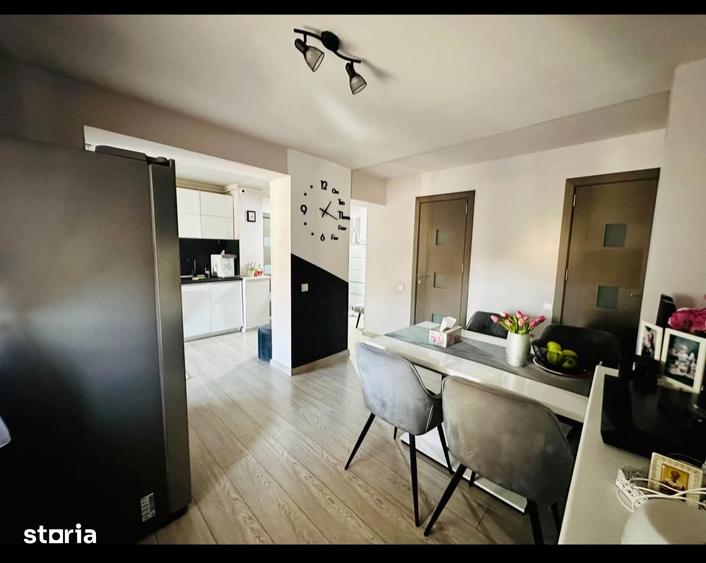 Apartament cu 4 camere decomandat în Central