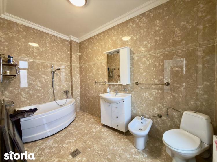 Casă cu 7 camere cu Canalizare în Tomis II