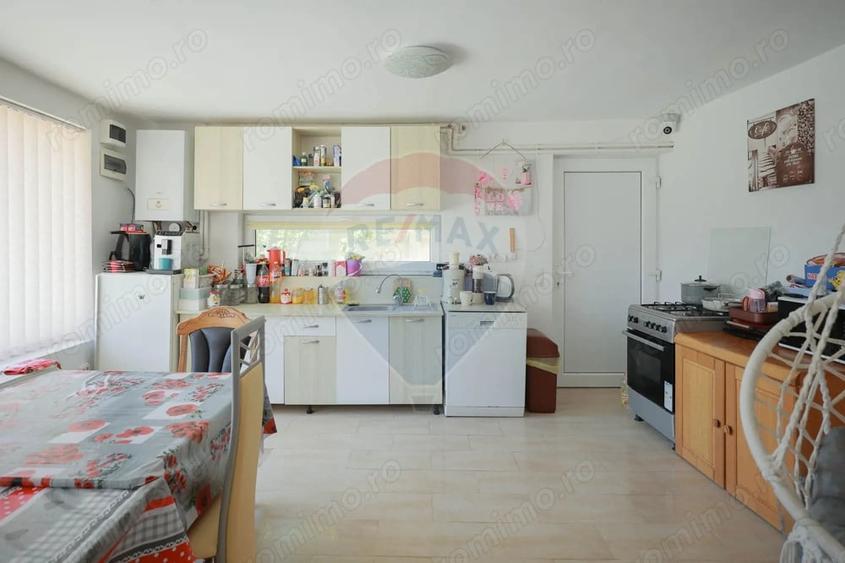 Casă cu 5 camere cu Teren 300 Mp în Sânmartin